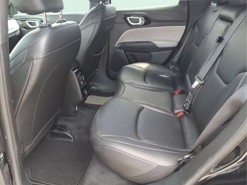 Used 2025 Jeep Compass Limited AWD/4WD image 17