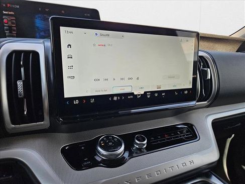 New 2025 Ford Expedition Active image 12