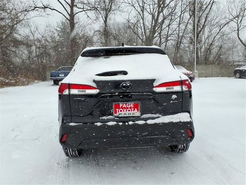 Certified 2022 Toyota Corolla Cross LE image 6