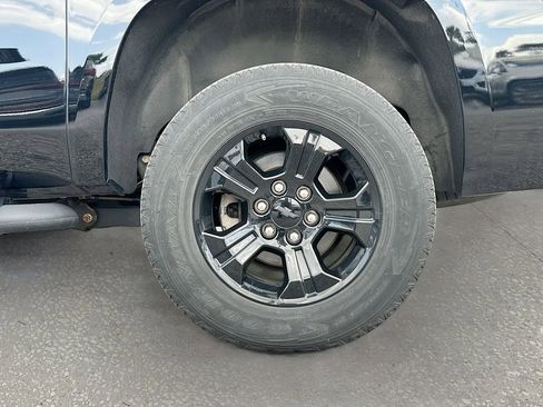 Used 2019 Chevrolet Suburban LT image 34