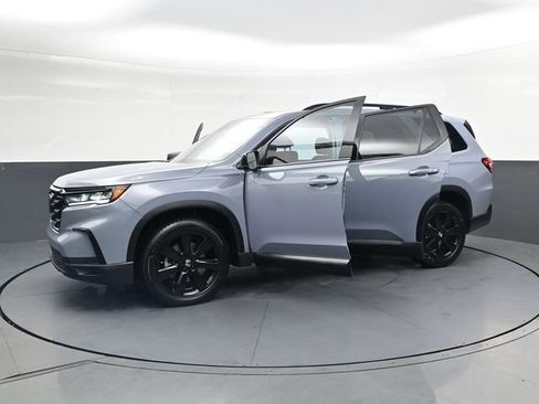 Used 2025 Honda Pilot Black Edition image 42