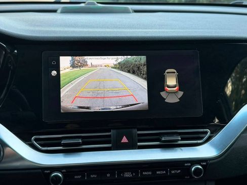 Used 2022 Kia Niro EX Premium FWD image 11