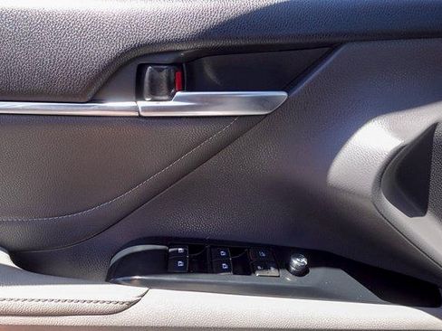 Used 2018 Toyota Camry XSE w/ Driver Assist Package FWD image 11