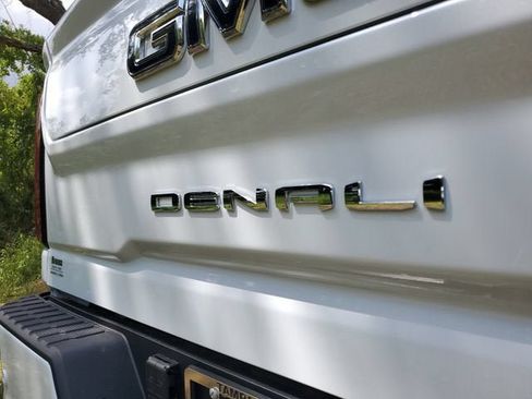 New 2026 GMC Sierra 3500 Denali Ultimate AWD/4WD image 9