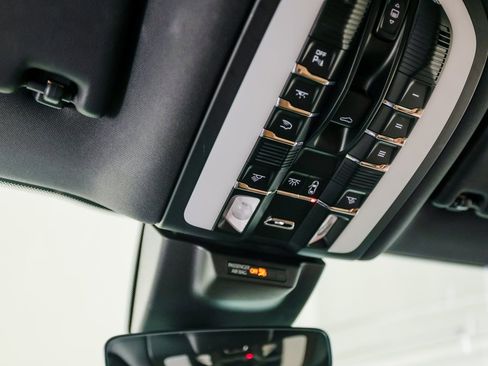 Certified 2020 Porsche Macan image 21