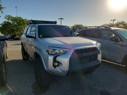 Used 2021 Toyota 4Runner SR5 image 30