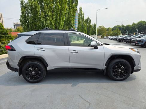 Used 2024 Toyota RAV4 SE w/ Convenience Package AWD/4WD image 2