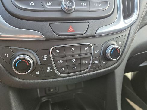 Used 2018 Chevrolet Equinox Premier FWD image 12