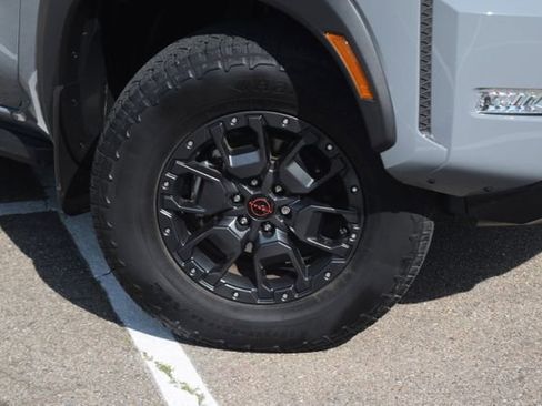 Used 2023 Nissan Frontier PRO-4X w/ Pro-4X Premium Package AWD/4WD image 2