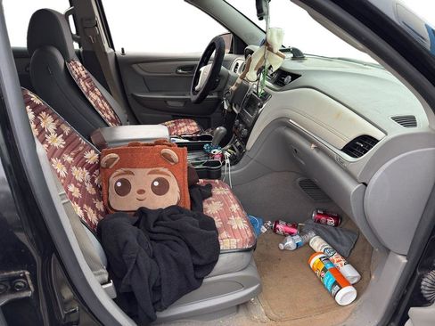 Used 2017 Chevrolet Traverse LT w/ Style and Technology Package image 8