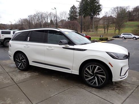 New 2025 Lincoln Aviator Black Label w/ Jet Appearance Package image 7