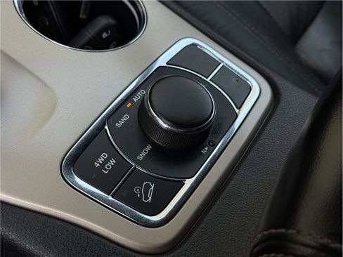 Used 2014 Jeep Grand Cherokee Limited image 18