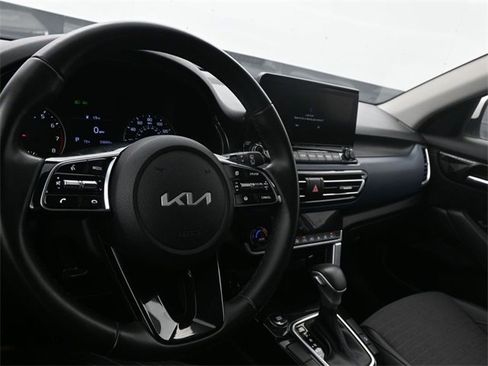 Used 2023 Kia Seltos S w/ Navigation Package image 10