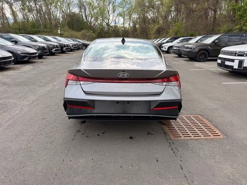 Used 2024 Hyundai Elantra SEL FWD image 5