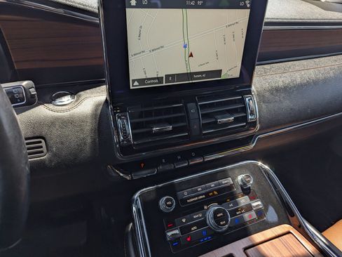 Used 2019 Lincoln Navigator Reserve AWD/4WD image 11