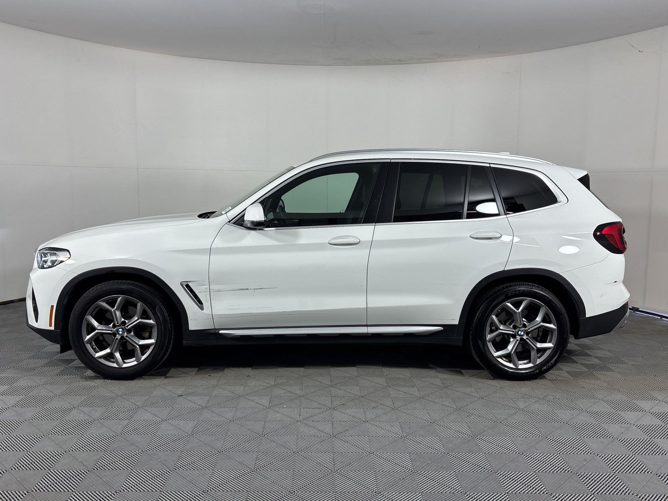 Used 2023 BMW X3 sDrive30i w/ Convenience Package RWD image 2