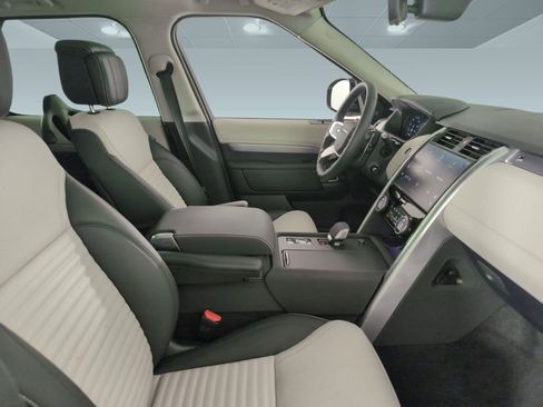 Certified 2025 Land Rover Discovery Dynamic SE image 19