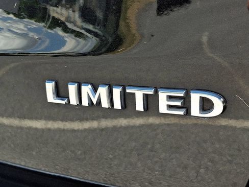 Used 2014 Jeep Grand Cherokee Limited w/ Trailer Tow Group IV AWD/4WD image 31