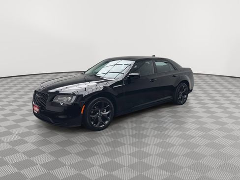 Used 2022 Chrysler 300 Touring w/ Sport Appearance Package image 30