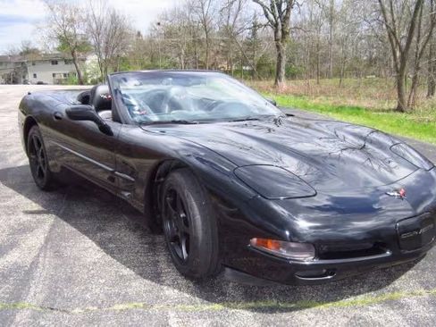 Used 2001 Chevrolet Corvette Convertible w/ Preferred Equipment Group2 RWD image 2