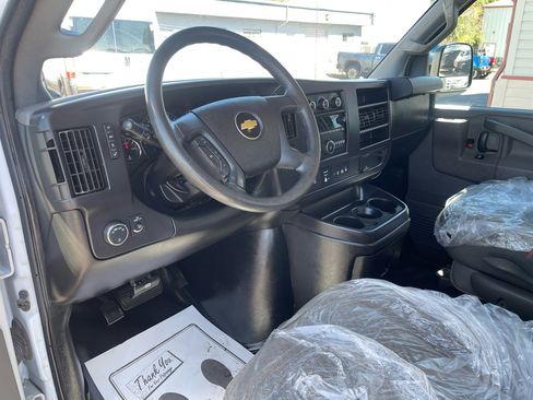 Used 2020 Chevrolet Express 3500 w/ Power Convenience Package image 18