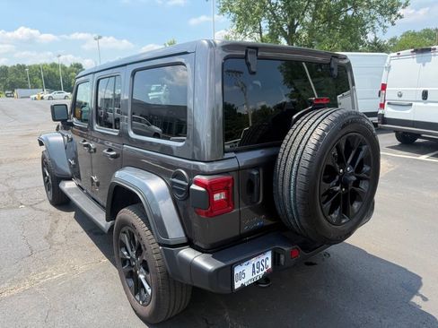 Used 2025 Jeep Wrangler Unlimited Sahara AWD/4WD image 6