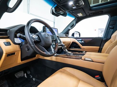 Used 2023 Lexus LX 600 4WD w/ Luxury Package image 13