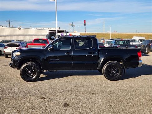 Used 2016 Toyota Tacoma SR5 image 4