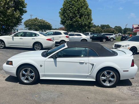 Used 1999 Ford Mustang Convertible RWD image 8