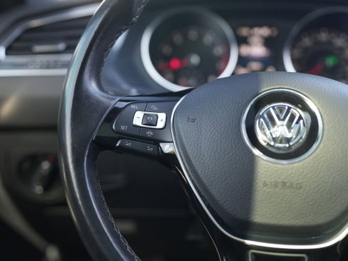 Certified 2021 Volkswagen Tiguan SE R-Line image 18