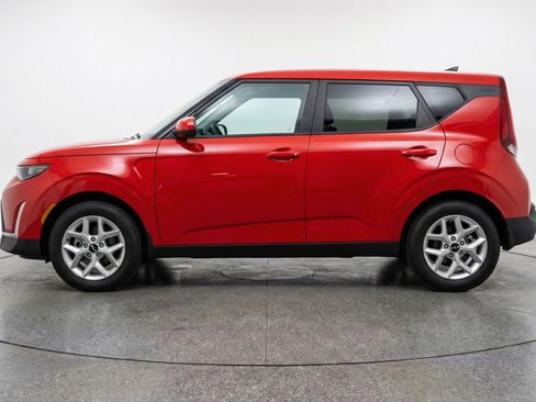 Used 2025 Kia Soul LX w/ LX Technology Package FWD image 5