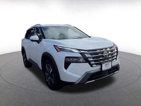 Used 2026 Nissan Rogue SL AWD/4WD image 3