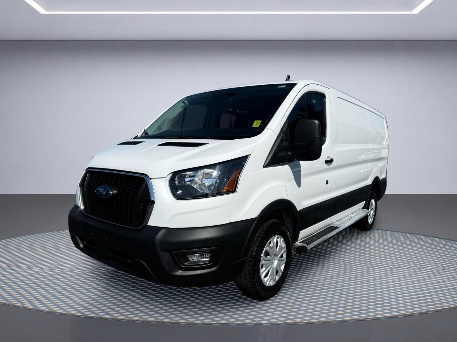Used 2025 Ford Transit 250 Low Roof w/ Exterior Upgrade Package RWD image 2
