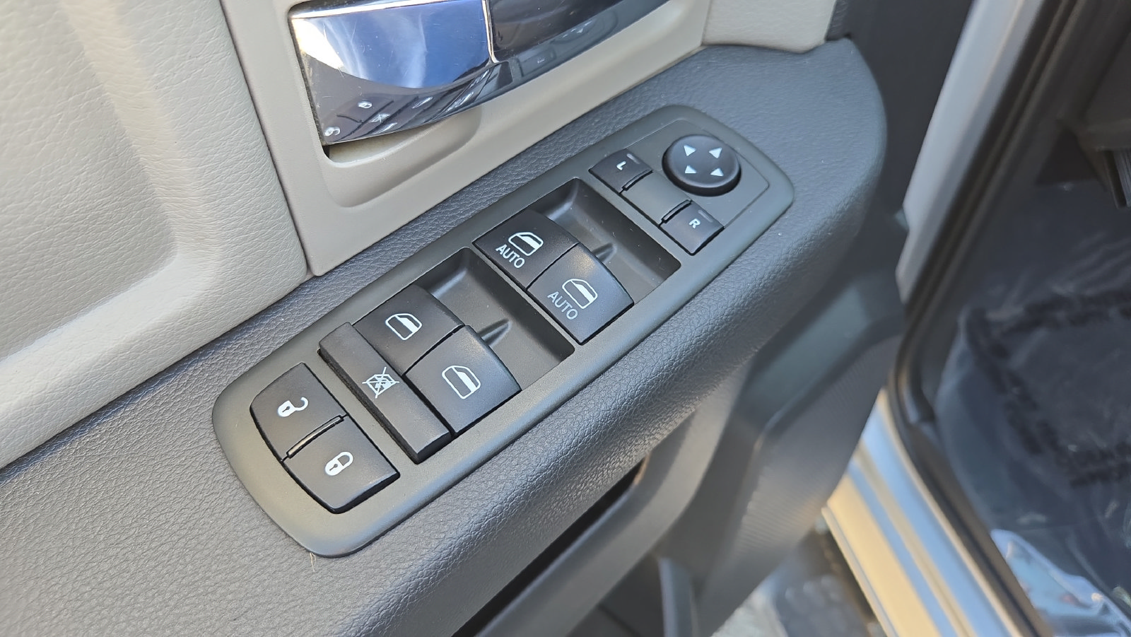 Used 2012 RAM 1500 Classic SLT AWD/4WD image 10