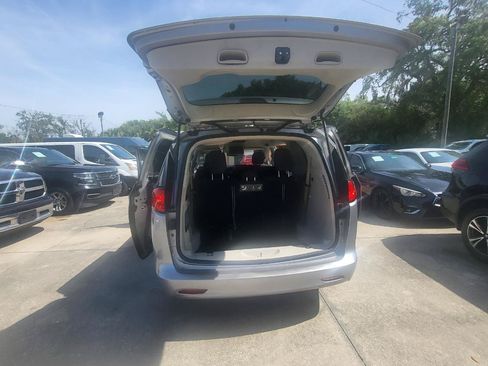 Used 2017 Chrysler Pacifica Touring w/ Tire & Wheel Group FWD image 88
