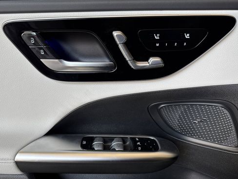 New 2025 Mercedes-Benz C 300 4MATIC Sedan image 12