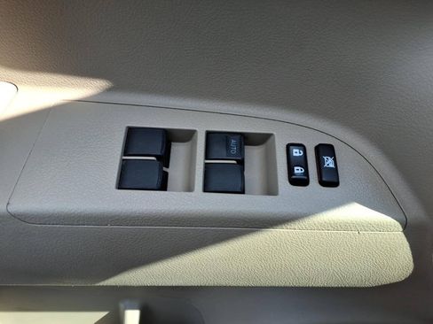 Used 2013 Toyota Highlander FWD image 24
