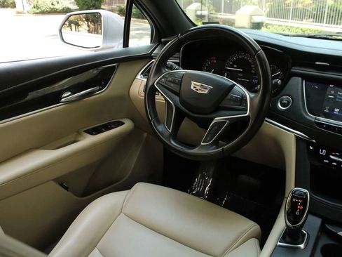 Used 2018 Cadillac XT5 AWD image 24