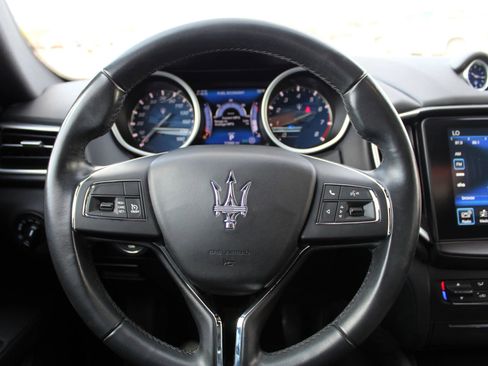 Used 2017 Maserati Ghibli image 11