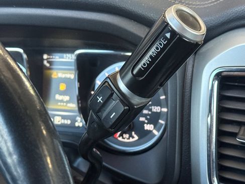 Used 2017 Nissan Titan SL AWD/4WD image 32