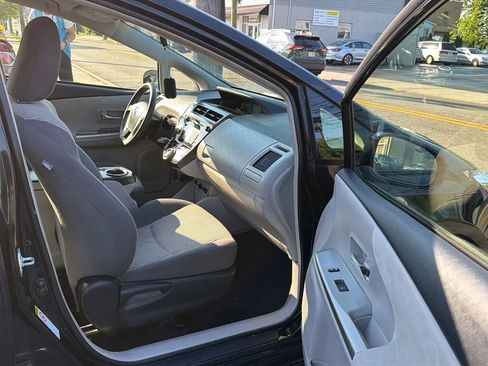 Used 2017 Toyota Prius V Three w/ Carpet Mat Package FWD image 25
