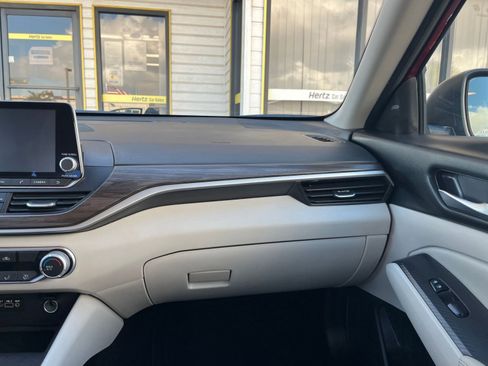 Used 2025 Nissan Altima 2.5 SV image 35