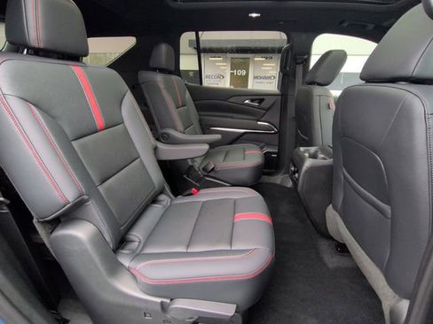 Used 2024 Chevrolet Traverse RS image 28