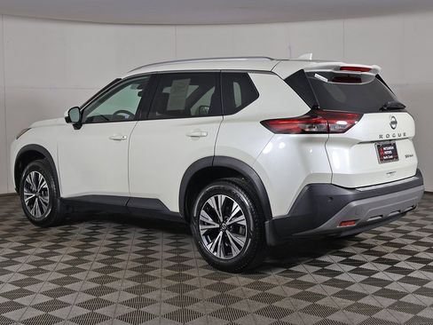 Used 2021 Nissan Rogue SV w/ Premium Package image 9