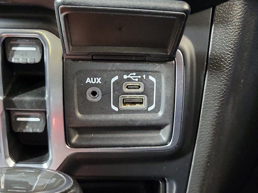 Used 2022 Jeep Wrangler Unlimited Sahara w/ LED Lighting Group AWD/4WD image 22