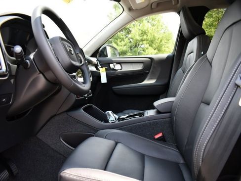 New 2025 Volvo XC40 B5 Plus w/ Protection Package Premier image 13