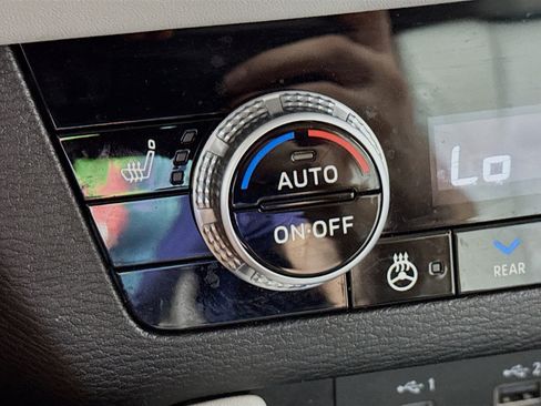 Used 2023 Mitsubishi Outlander SEL AWD/4WD image 4