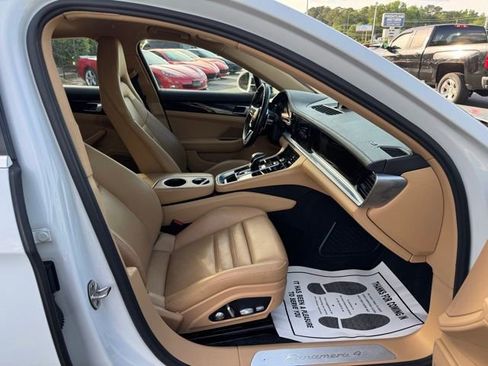 Used 2018 Porsche Panamera RWD image 9