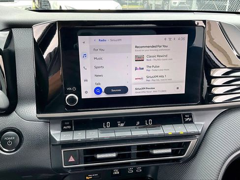 Used 2025 Toyota Camry SE image 32