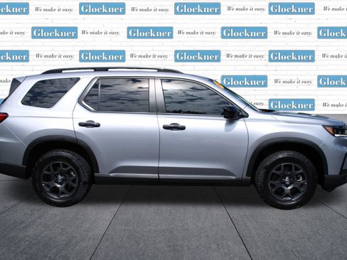 Used 2025 Honda Pilot TrailSport image 4